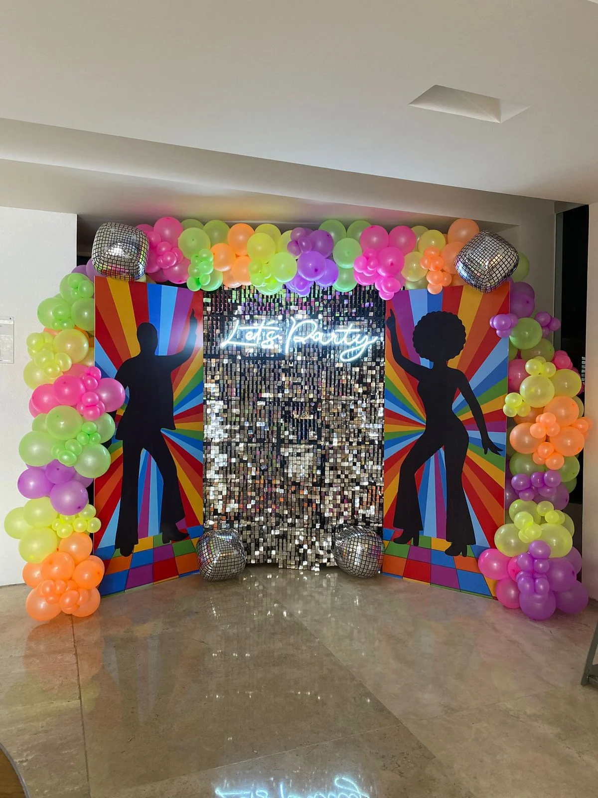 Decoración con globos para fiestas en casa